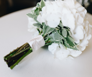 Simple Wedding Flowers for Planning a Minimalist Wedding